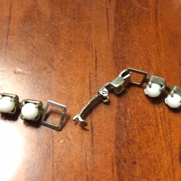 Vintage Necklace and Screw Back Earrings Set - Picture 10 of 10